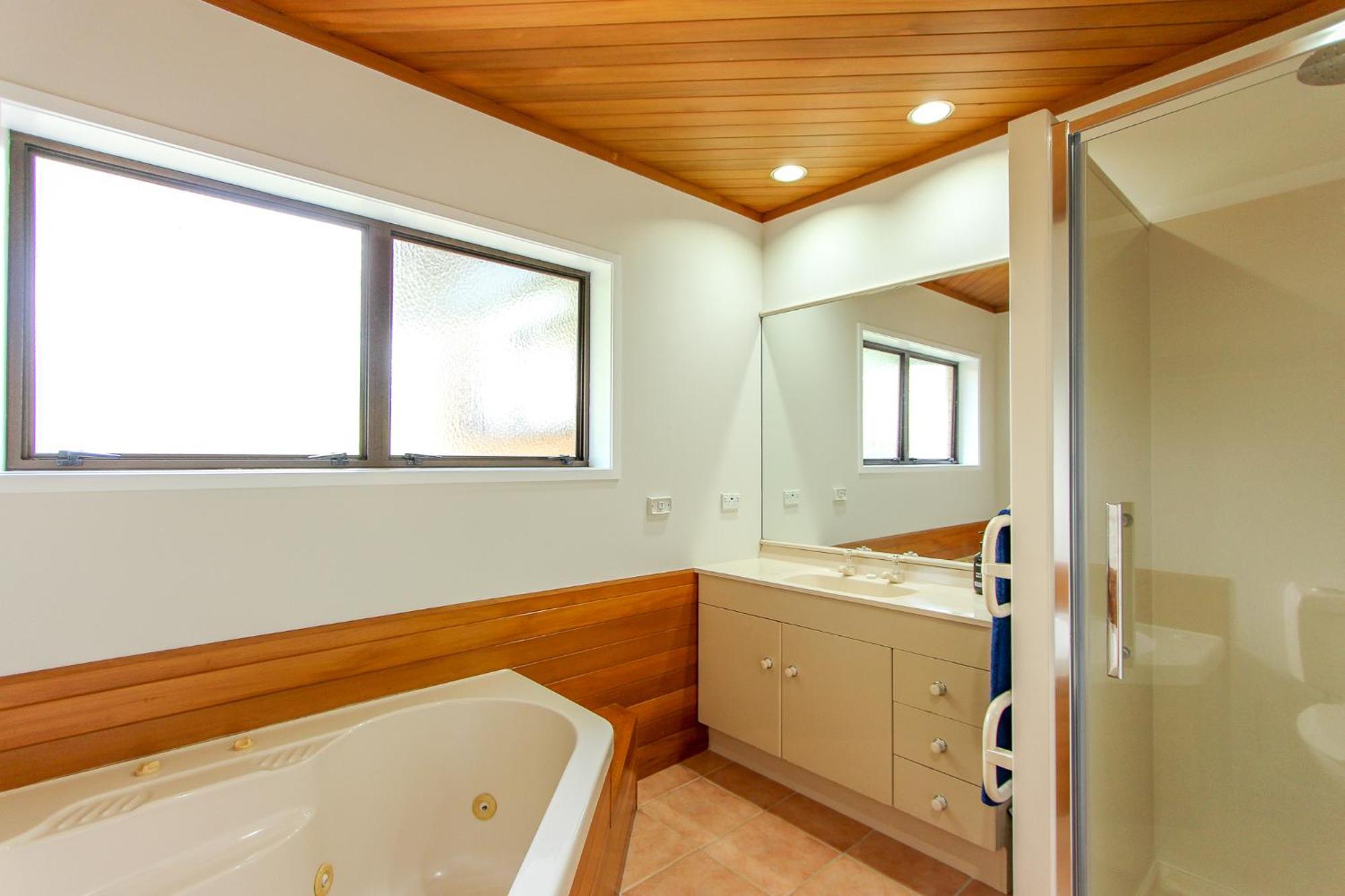 Spacious Retreat With Mountain View Rotorua Exterior photo